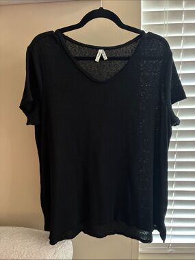 Mudd Black Short Sleeve V-Neck Women's Top